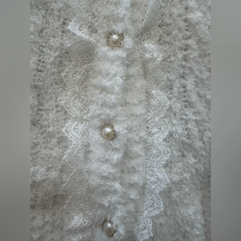 POL White Textured Boucle Sweater Mini Dress L Pearl Lace Trim Cozy Fall Winter